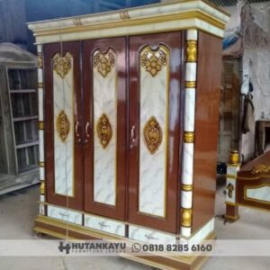 Lemari Pakaian 3 Pintu Jati Ukir