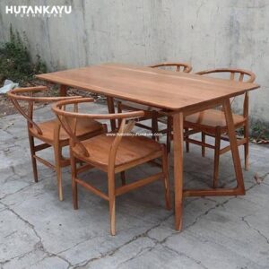 Meja Makan Cafe Segitiga Kursi Bubut