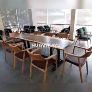 Meja Makan Trembesi Livius