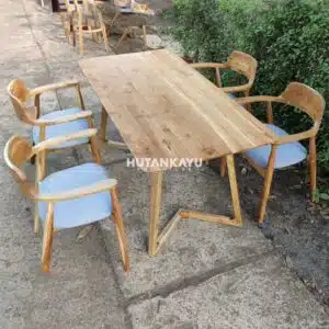 Set Meja Cafe Amadeus