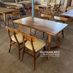 Set Meja Makan Helma